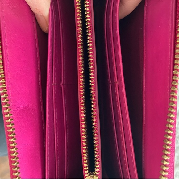 EUC Tory Burch Magenta Saffiano Leather Robinson Zip Around Long Wallet. - Picture 4 of 7